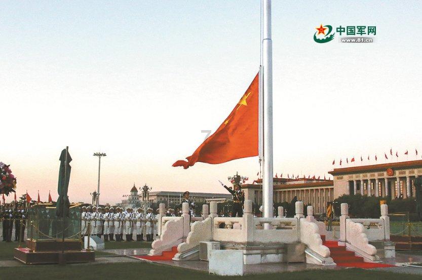 年轻小伙自带古典气质,配乐奏响脱稿演讲,声音太让人陶醉了