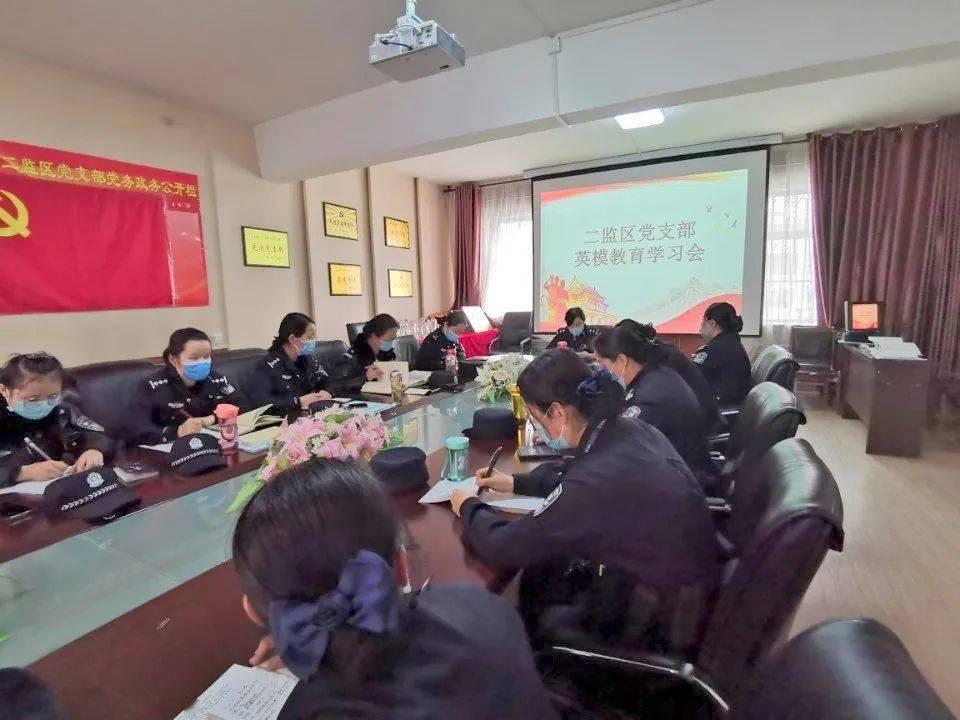 旋转的圆球
